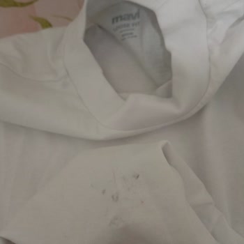 Siparişimde Gelen Defolu Ve Kirli Beyaz Tişört Mağduriyet Yaşattı