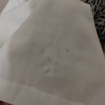 Siparişimde Gelen Defolu Ve Kirli Beyaz Tişört Mağduriyet Yaşattı