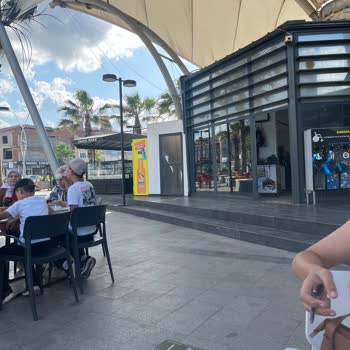 Garsonların İlgisiz Ve Saygısız Davranışları