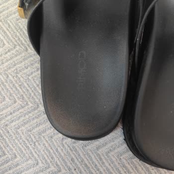 İki Saatte Deforme Olan Terlik Ve Değişim Sırasında Fiyat Farkı Şoku