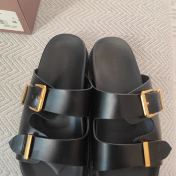 İki Saatte Deforme Olan Terlik Ve Değişim Sırasında Fiyat Farkı Şoku