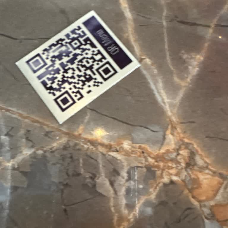 Siparişlerin Yanlış Masaya Götürülmesi Ve İlgisizlik