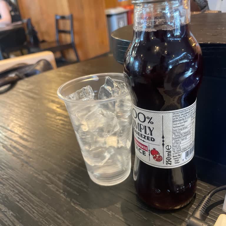 Starbucks'ta Buzlu Bardak Talebime Pet Bardakla Cevap Verildi