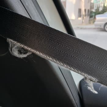 Renault Clio Emniyet Kemeri Deformasyonu Ve Güvenlik Endişesi