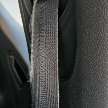 Renault Clio Emniyet Kemeri Deformasyonu Ve Güvenlik Endişesi