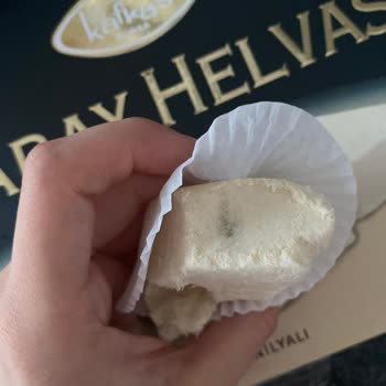 Tarihi Geçmemiş Saray Helvası Küflü Ve Kutusu Açılıp Yeniden Bantlanmış