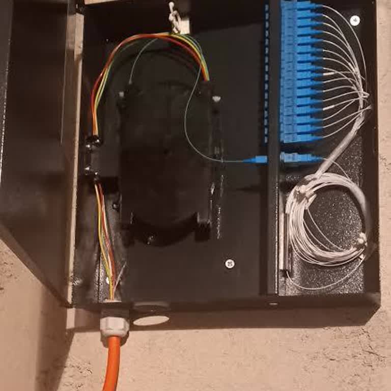 Fiber Kutu Var, Aktivasyon Yapılmıyor, Bilgi De Verilmiyor