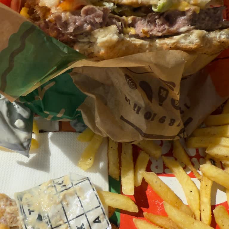 Burger King Yemeğinden Çıkan Kağıt Şaşkınlığı