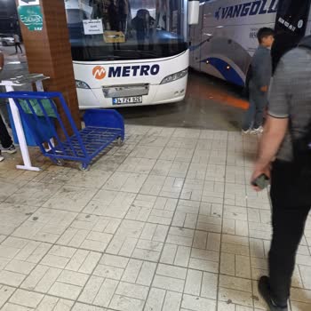Metro Firmasında Sefer Gecikmesi Ve Bilgilendirme Eksikliği