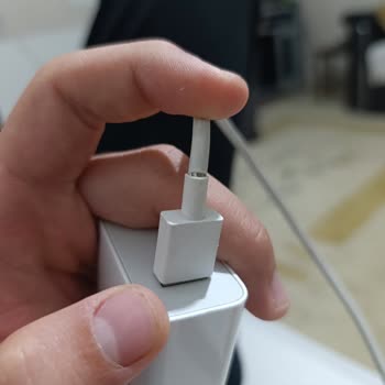 Yeni Telefonun Şarj Kablosu Kısa Sürede Bozuldu