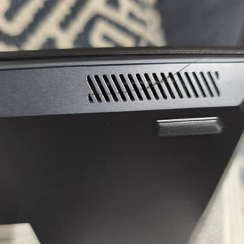 Servisten Dönen Asus Laptopumda Ekran Ve Kasada Hasar Oluştu