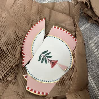 Kırık Ve Çizik Gelen Ürünlere Uzun Süre Çözüm Sunulmadı