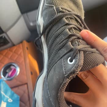 Adidas Ayakkabılar Kısa Sürede Yıpranıyor, Kalite Düşüşü Endişelendiriyor