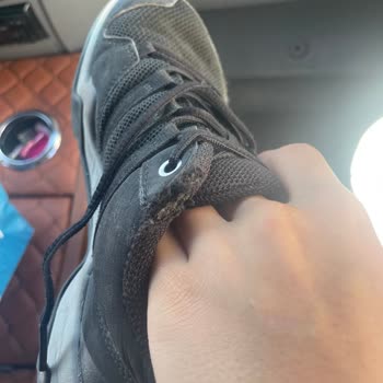Adidas Ayakkabılar Kısa Sürede Yıpranıyor, Kalite Düşüşü Endişelendiriyor