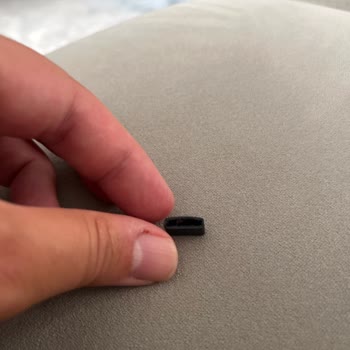 Peynirin İçinden Sert Ve Yabancı Cisim Çıktı