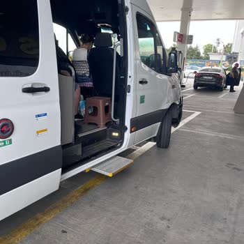 Yolunda Turizmde Ayakta Yolculuk Ve Konforsuz Araç Şoku