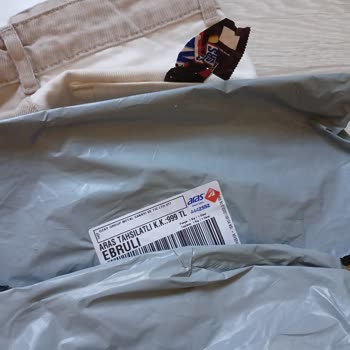 Kullanılmış Ve Lekeli Pantolon Gönderildi, İletişim Kurulamıyor