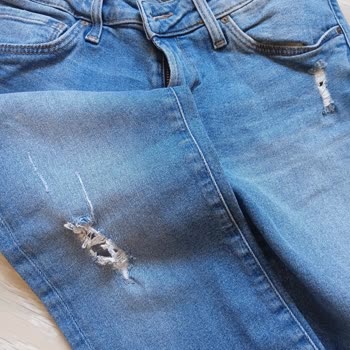 Kullanılmış Ve Lekeli Pantolon Gönderildi, İletişim Kurulamıyor