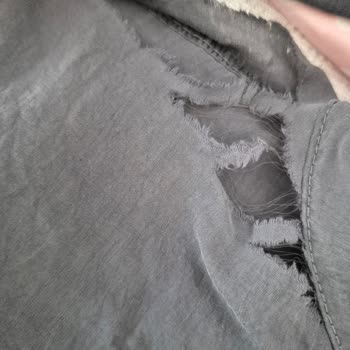 Satın Aldığım Pantolon Kısa Sürede Yırtıldı, Mağaza Destek Olmadı