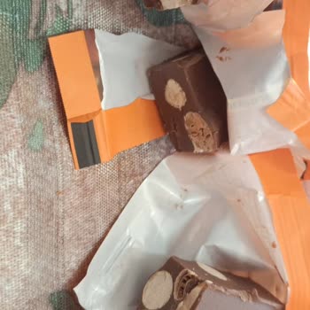 Aldığım Çikolataların İçindeki Badem Ve Fındıklar Çürük Çıktı