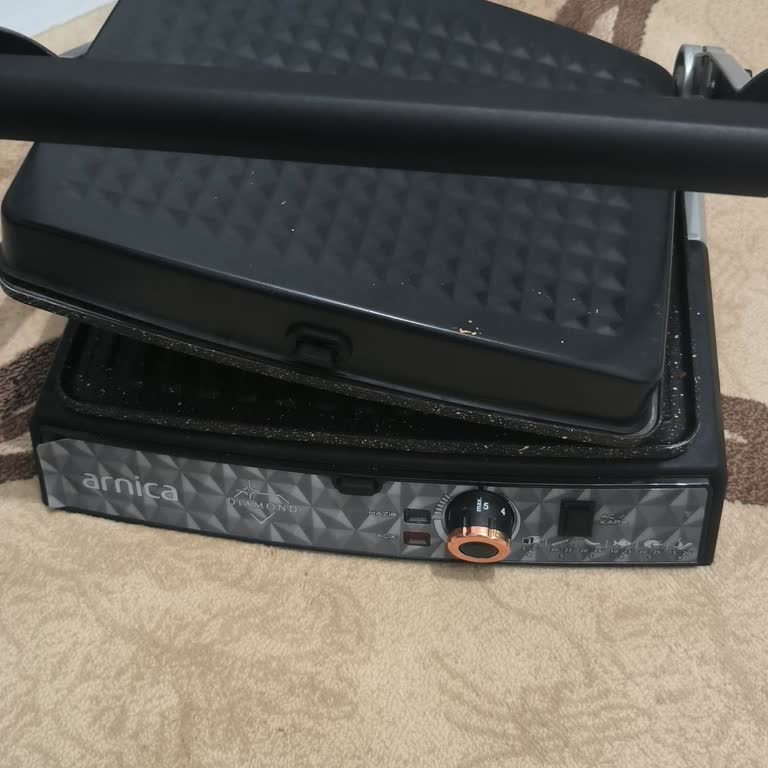 Arnica Tost Makinesi Hem Arızalı Hem De Servis Uzak