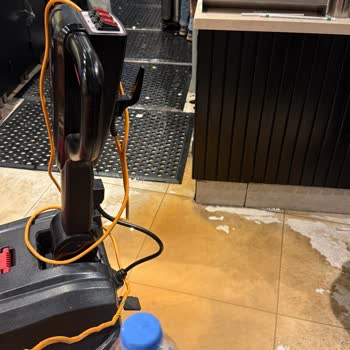 Starbucks Aqua Florya'da Kötü Koku Ve Uzun Bekleme Süresi
