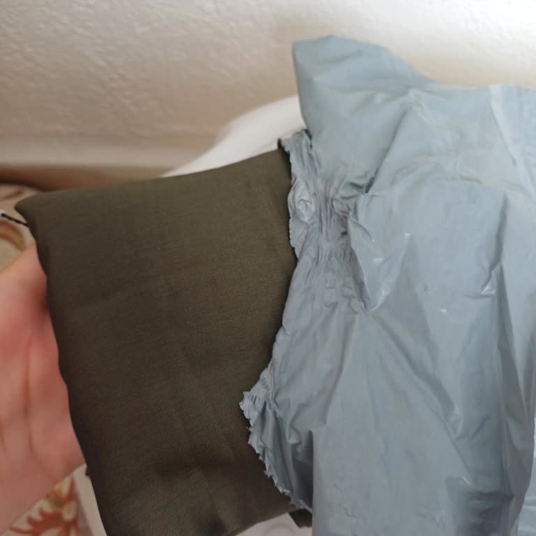 @selen_esarp Instagram'dan Aldığım Eşarp Yerine Farklı Ürün Gönderildi, İade Yapılmıyor