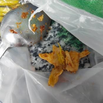 Yemekte Tüy Çıkmasına Karşı Umursamaz Yaklaşım