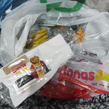 Yemekte Tüy Çıkmasına Karşı Umursamaz Yaklaşım