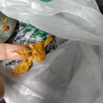 Yemekte Tüy Çıkmasına Karşı Umursamaz Yaklaşım