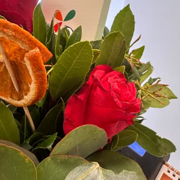 Gönderilen Çiçekler Bozuk Ve Müşteri Hizmeti Yetersiz