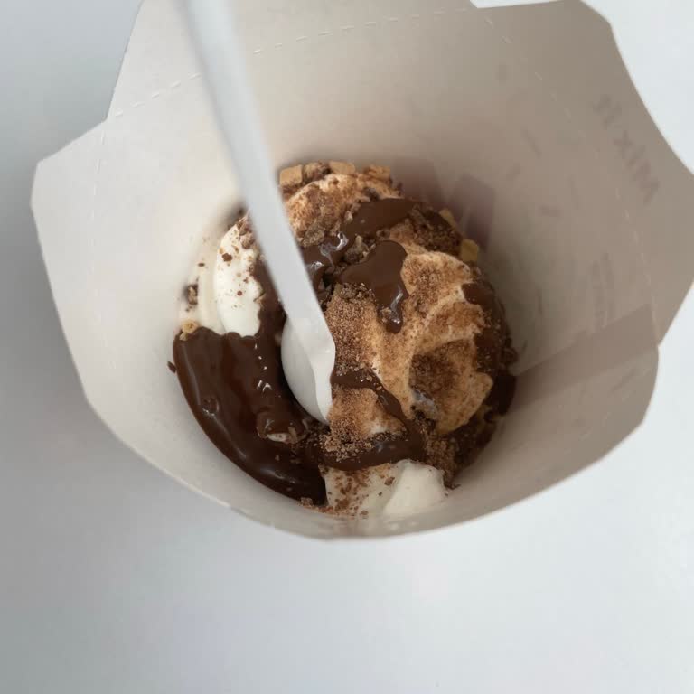 Çocuğuma Eksik Dondurma Ve İlgisiz Davranış