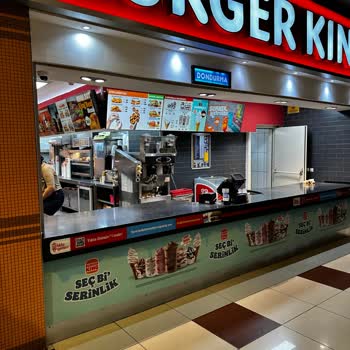 Dondurma Kasası Ayrı Olmasına Rağmen Uzun Kuyrukta Bekletildim