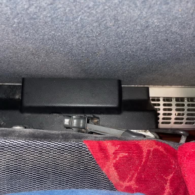 Geç Gelen Otobüs, Karışık Koltuklar Ve Eksik Emniyet Kemeri