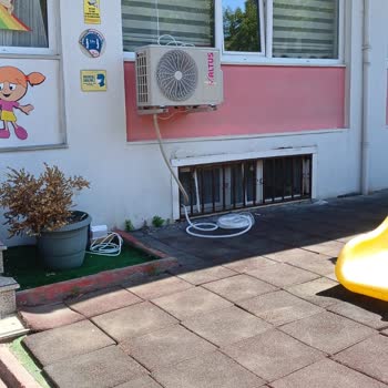 Anaokulunda Güvensiz Klima Montajı Ve Ekstra Ücret Talebi