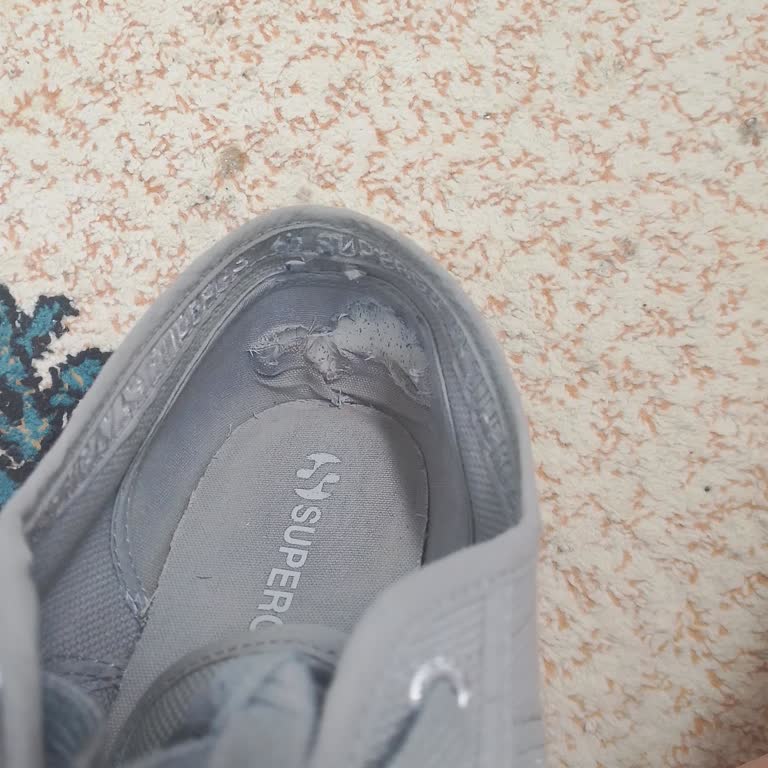 Kısa Sürede Yırtılan Ayakkabı Ve Kalite Sorunu