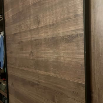 Enza Gardırop Aynası Aniden Kırıldı, Güvenlik Tehlikesi Yaşadım