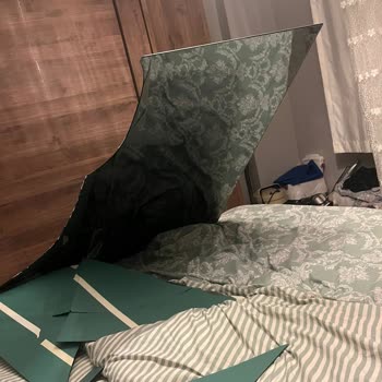 Enza Gardırop Aynası Aniden Kırıldı, Güvenlik Tehlikesi Yaşadım