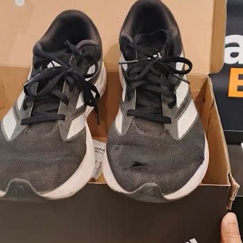 Adidas Ayakkabıda 3 Ayda Oluşan Deliklere Rağmen Mağaza Sorumluluk Almadı