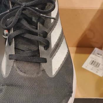 Adidas Ayakkabıda 3 Ayda Oluşan Deliklere Rağmen Mağaza Sorumluluk Almadı