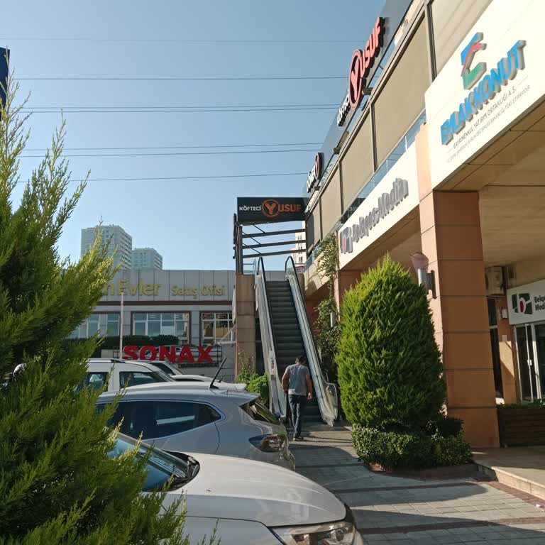 Köfteci Yusuf'ta Yavaş Servis Ve İlgisiz Çalışanlar Hayal Kırıklığı Yarattı