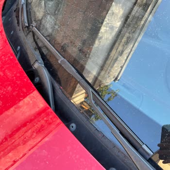 BMW 1.16D Ön Cam Izgarasında Kronik Parçalanma Sorunu Ve Destek Talebi