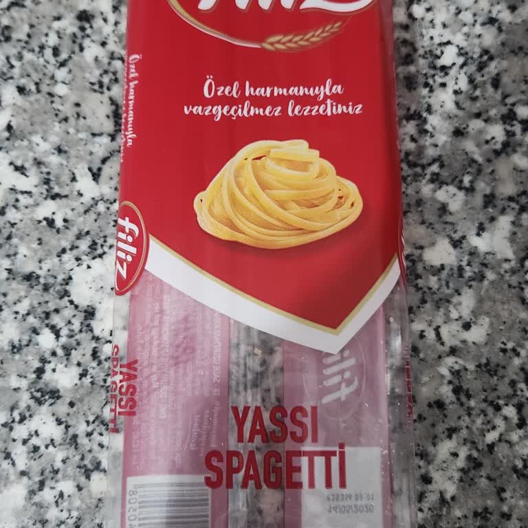 Makarnadan Plastik Eldiven Parmağı Çıkması
