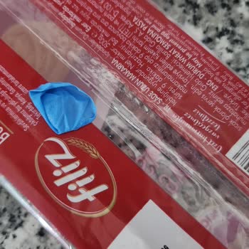 Makarnadan Plastik Eldiven Parmağı Çıkması