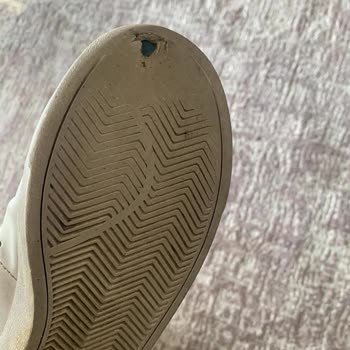 Kısa Sürede Hasar Gören Ayakkabı Ve Satıcıdan Olumsuz Destek