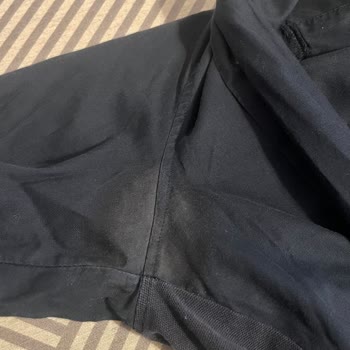 Lacoste Gömlekte Beklenmedik Kol Altı Lekeleri Ve İletişim Sorunu