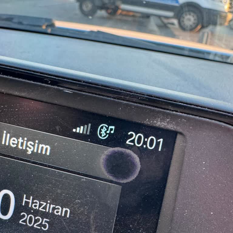 BMW 1.18i Joy Plus Multimedya Ekranında Siyah Nokta Sorunu Ve Güvenlik Endişesi