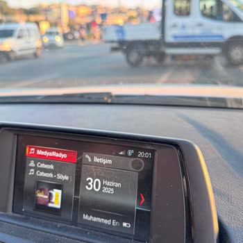 BMW 1.18i Joy Plus Multimedya Ekranında Siyah Nokta Sorunu Ve Güvenlik Endişesi