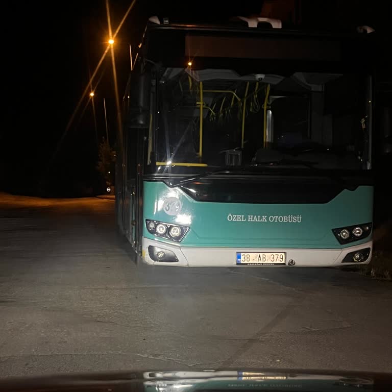 Otobüsün Hatalı Parkı Trafik Güvenliğini Tehlikeye Atıyor