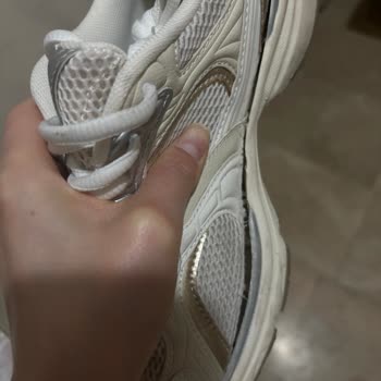 Bershka'dan Aldığım Ayakkabı 2 Haftada Açıldı, Mağduriyetimin Giderilmesini İstiyorum